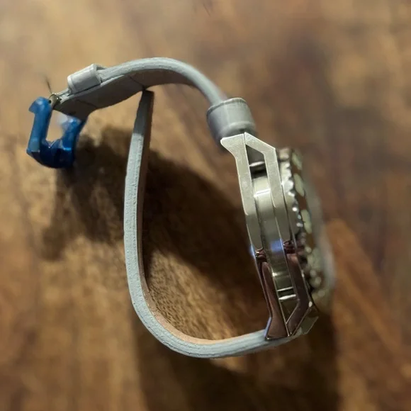 Android Quartz Gray Strap ANDROID
Mens Watch, New w/ out Tags - Picture 3 of 9